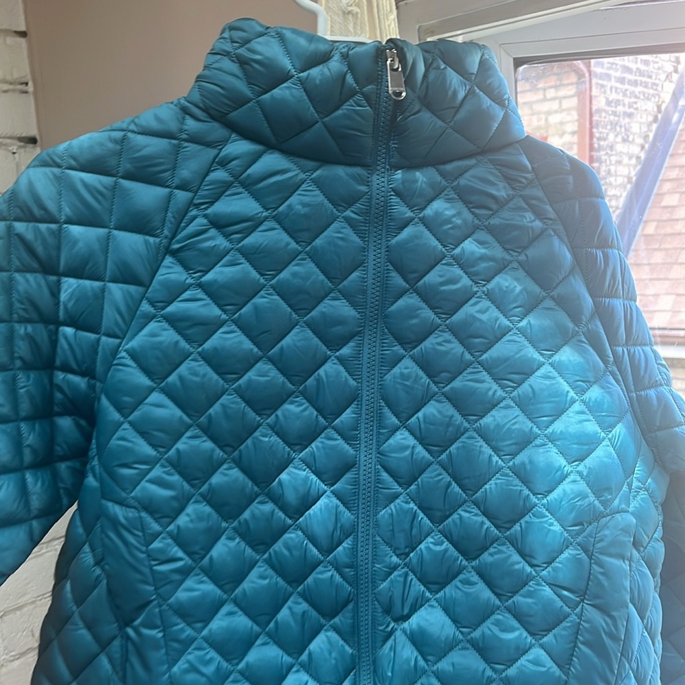 ATHLETA TEAL BLUE Puffer Jacket with Quilted Design